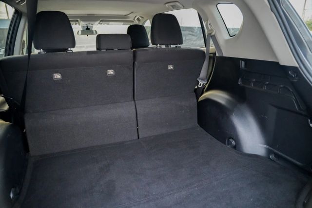 
								2017 Toyota RAV4 XLE Sport Utility 4D full									