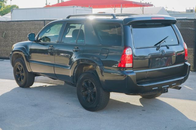 
								2007 Toyota 4Runner SR5 Sport Utility 4D full									