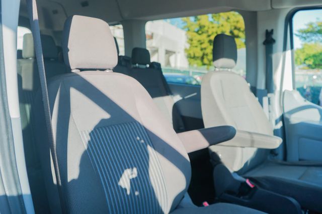 
								2018 Ford Transit 350 Wagon XLT w/Medium Roof w/Sliding Side Door Van 3D full									