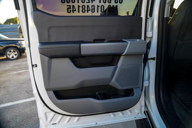 
								2024 Ford F350 Super Duty Crew Cab XLT Pickup 4D 8 ft full									