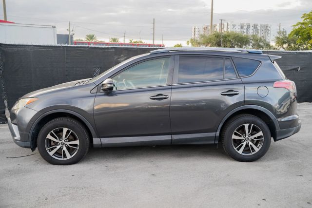 
								2017 Toyota RAV4 XLE Sport Utility 4D full									