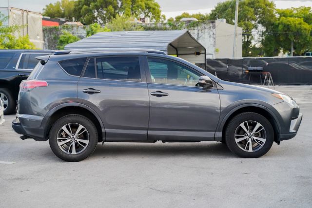 
								2017 Toyota RAV4 XLE Sport Utility 4D full									