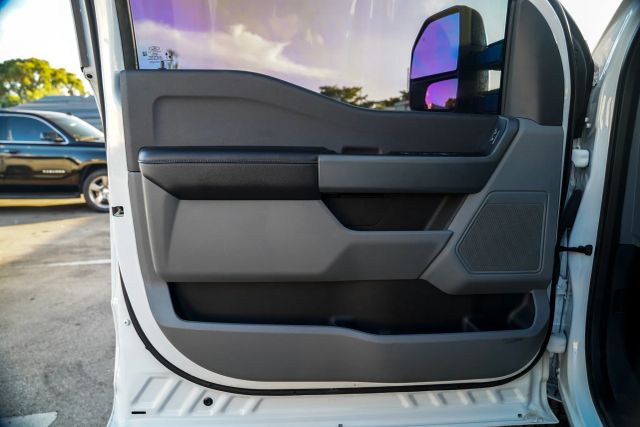 
								2024 Ford F350 Super Duty Crew Cab XLT Pickup 4D 8 ft full									