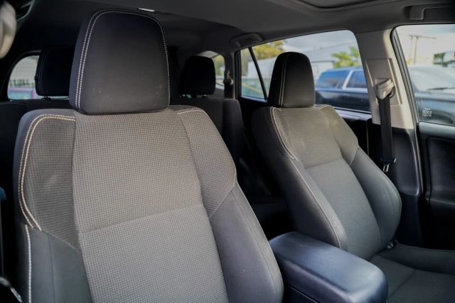 
								2017 Toyota RAV4 XLE Sport Utility 4D full									