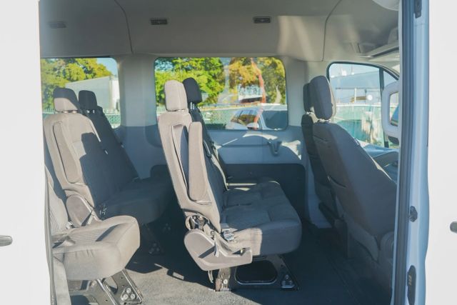 
								2018 Ford Transit 350 Wagon XLT w/Medium Roof w/Sliding Side Door Van 3D full									