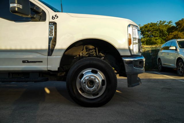 
								2024 Ford F350 Super Duty Crew Cab XLT Pickup 4D 8 ft full									