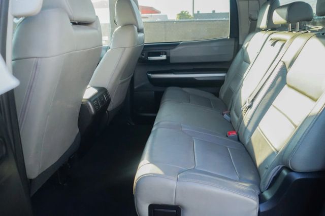 
								2016 Toyota Tundra CrewMax Limited Pickup 4D 5 1/2 ft full									