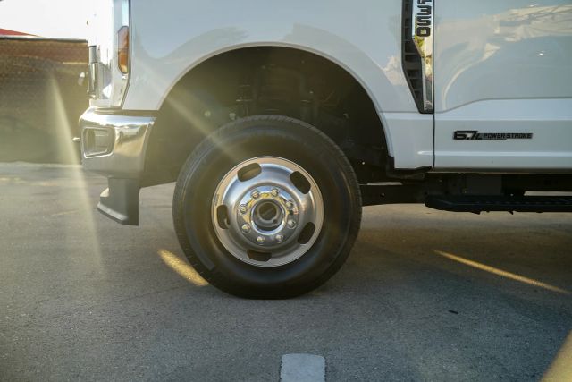 
								2024 Ford F350 Super Duty Crew Cab XLT Pickup 4D 8 ft full									