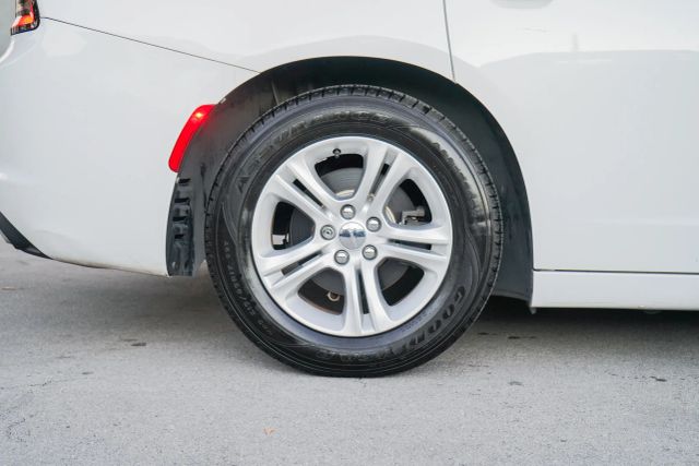 
								2020 Dodge Charger SXT Sedan 4D full									