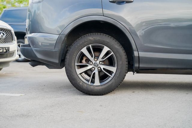 
								2017 Toyota RAV4 XLE Sport Utility 4D full									