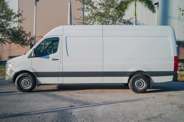 
								2022 Mercedes-Benz Sprinter 2500 Cargo High Roof w/170  WB Van 3D full									