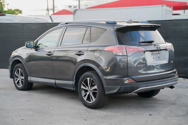 
								2017 Toyota RAV4 XLE Sport Utility 4D full									