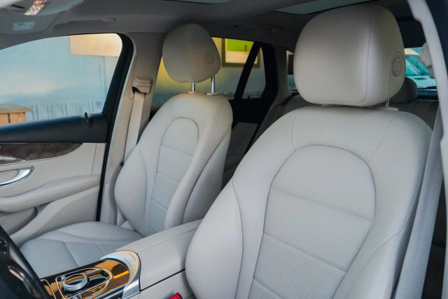 
								2018 Mercedes-Benz GLC GLC 300 Sport Utility 4D full									