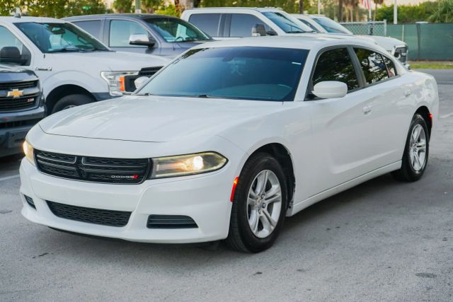 
								2020 Dodge Charger SXT Sedan 4D full									
