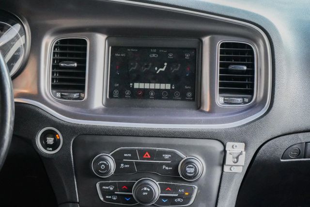 
								2020 Dodge Charger SXT Sedan 4D full									