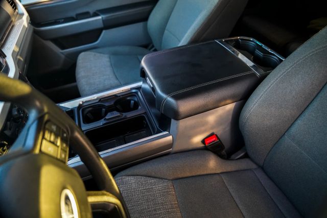 
								2024 Ford F350 Super Duty Crew Cab XLT Pickup 4D 8 ft full									