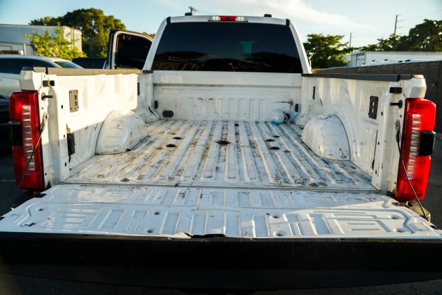 
								2024 Ford F350 Super Duty Crew Cab XLT Pickup 4D 8 ft full									