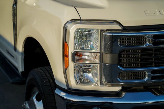 
								2024 Ford F350 Super Duty Crew Cab XLT Pickup 4D 8 ft full									