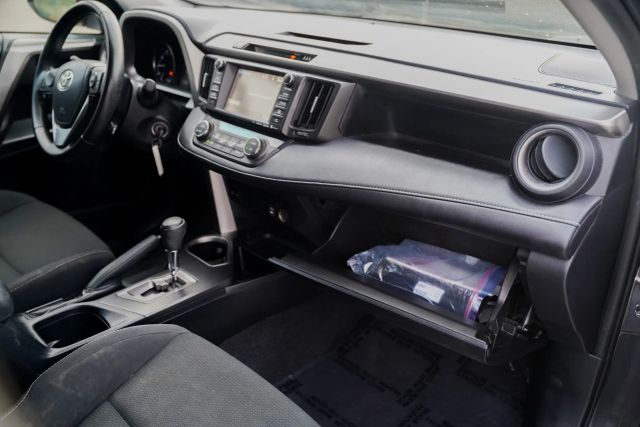 
								2017 Toyota RAV4 XLE Sport Utility 4D full									