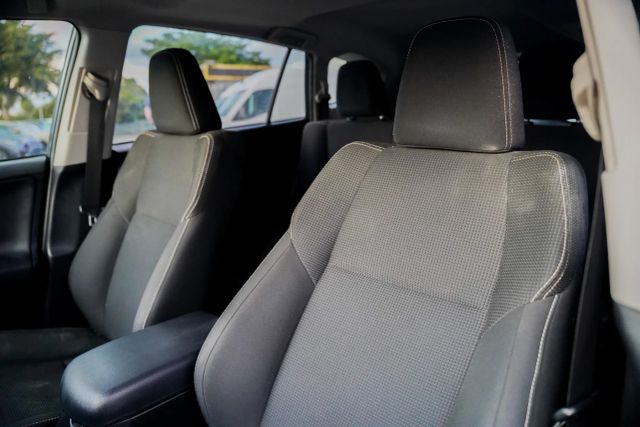 
								2017 Toyota RAV4 XLE Sport Utility 4D full									