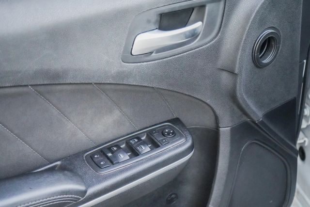 
								2020 Dodge Charger SXT Sedan 4D full									