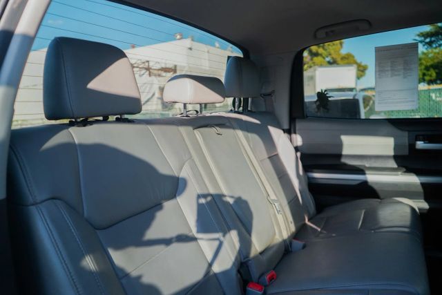 
								2016 Toyota Tundra CrewMax Limited Pickup 4D 5 1/2 ft full									