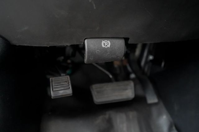 
								2017 Chevrolet Express Commercial Cutaway Cutaway Van 2D full									