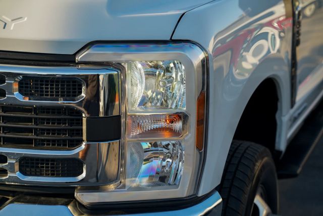 
								2024 Ford F350 Super Duty Crew Cab XLT Pickup 4D 8 ft full									