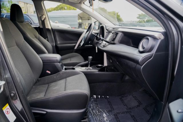 
								2017 Toyota RAV4 XLE Sport Utility 4D full									