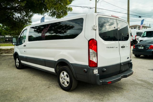 
								2018 Ford Transit 350 Wagon XLT w/Low Roof w/Sliding Side Door Van 3D full									