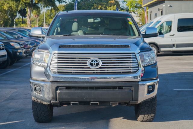 
								2016 Toyota Tundra CrewMax Limited Pickup 4D 5 1/2 ft full									
