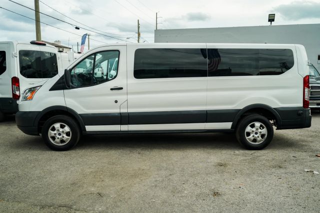 
								2018 Ford Transit 350 Wagon XLT w/Low Roof w/Sliding Side Door Van 3D full									