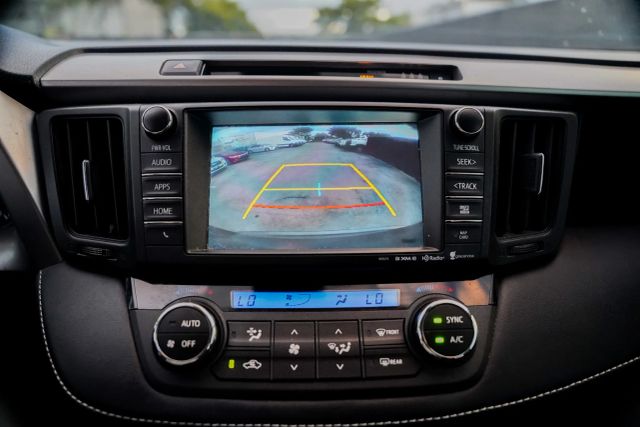 
								2017 Toyota RAV4 XLE Sport Utility 4D full									