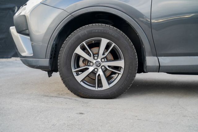 
								2017 Toyota RAV4 XLE Sport Utility 4D full									