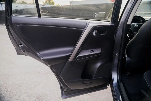 
								2017 Toyota RAV4 XLE Sport Utility 4D full									