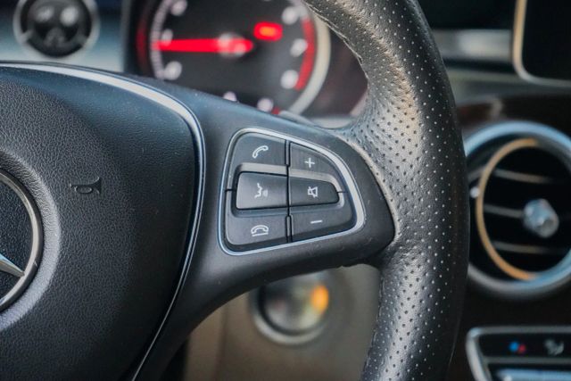 
								2018 Mercedes-Benz GLC GLC 300 Sport Utility 4D full									