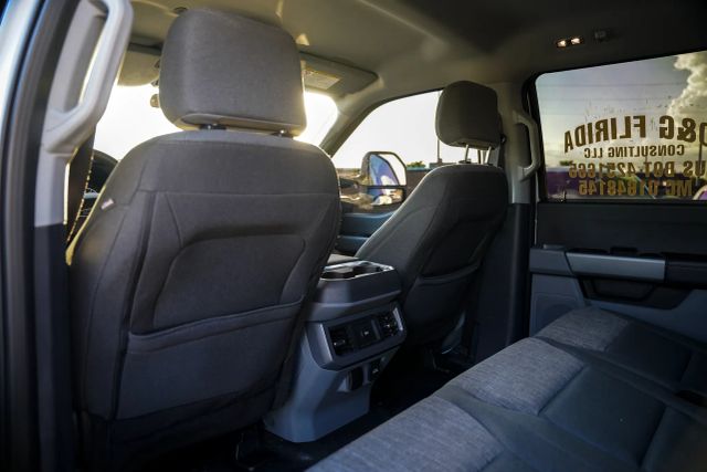 
								2024 Ford F350 Super Duty Crew Cab XLT Pickup 4D 8 ft full									