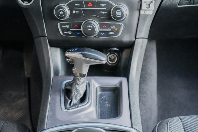 
								2020 Dodge Charger SXT Sedan 4D full									