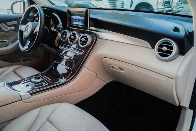 
								2018 Mercedes-Benz GLC GLC 300 Sport Utility 4D full									