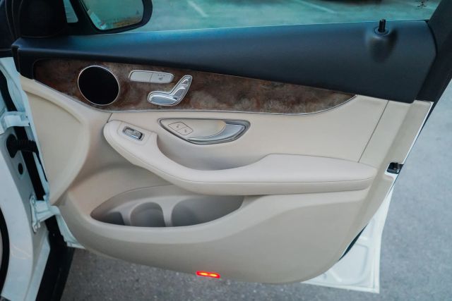 
								2018 Mercedes-Benz GLC GLC 300 Sport Utility 4D full									