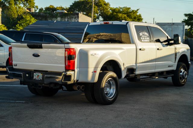 
								2024 Ford F350 Super Duty Crew Cab XLT Pickup 4D 8 ft full									
