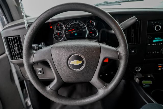 
								2017 Chevrolet Express Commercial Cutaway Cutaway Van 2D full									