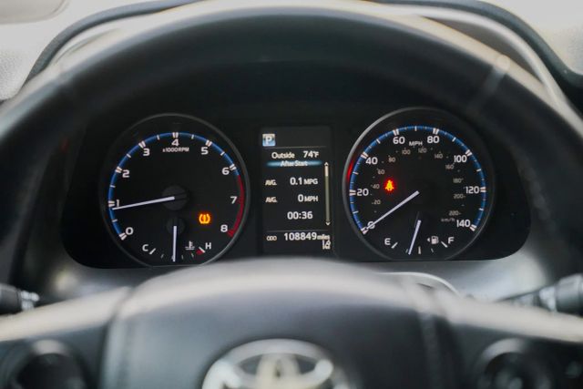 
								2017 Toyota RAV4 XLE Sport Utility 4D full									