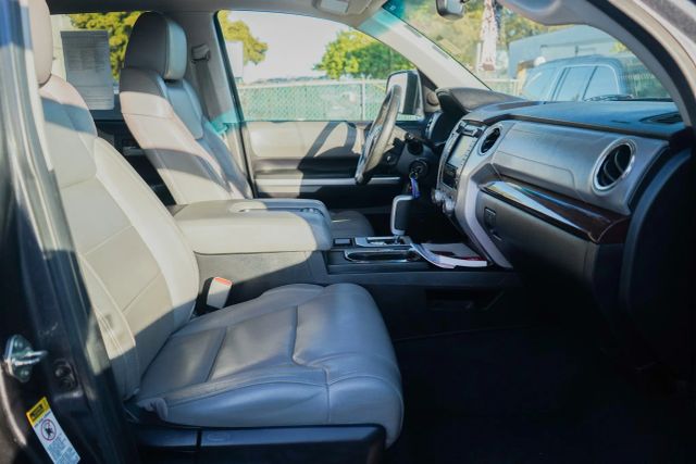 
								2016 Toyota Tundra CrewMax Limited Pickup 4D 5 1/2 ft full									