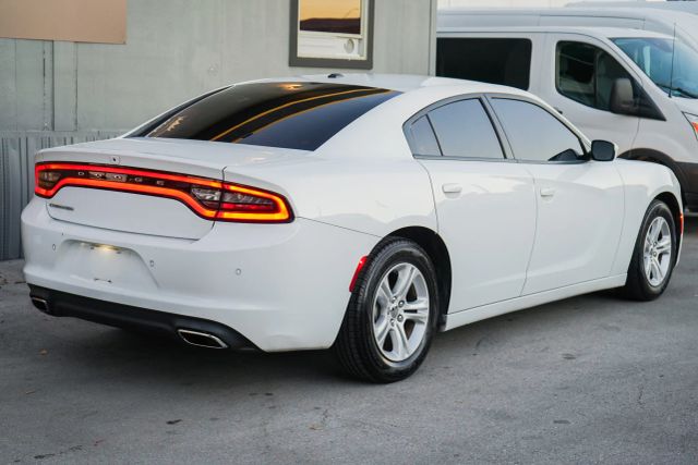 
								2020 Dodge Charger SXT Sedan 4D full									