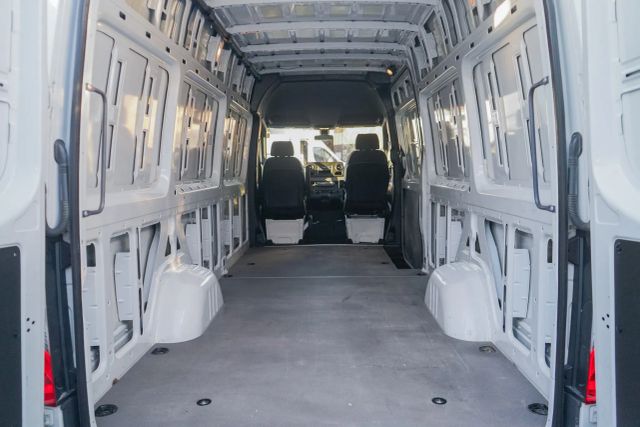 
								2022 Mercedes-Benz Sprinter 2500 Cargo High Roof w/170  WB Van 3D full									