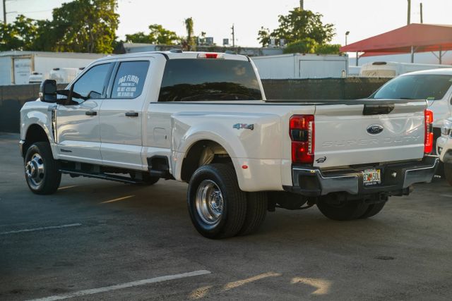 
								2024 Ford F350 Super Duty Crew Cab XLT Pickup 4D 8 ft full									