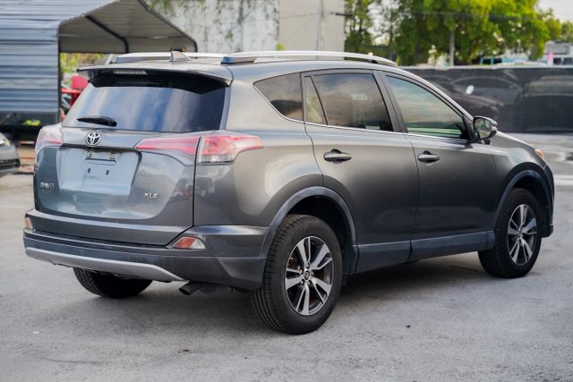 
								2017 Toyota RAV4 XLE Sport Utility 4D full									