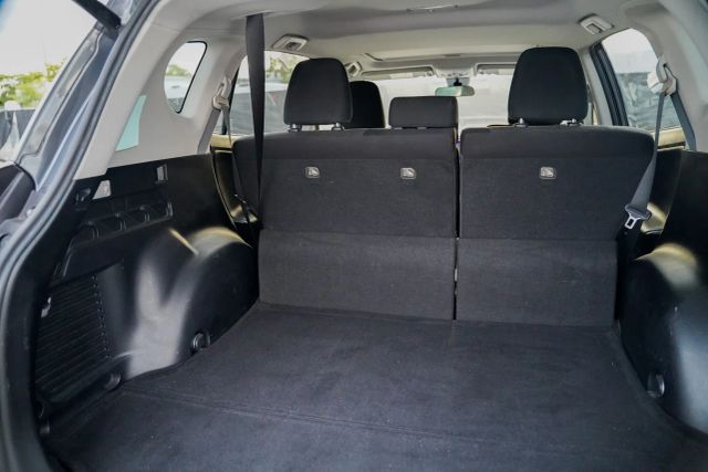 
								2017 Toyota RAV4 XLE Sport Utility 4D full									