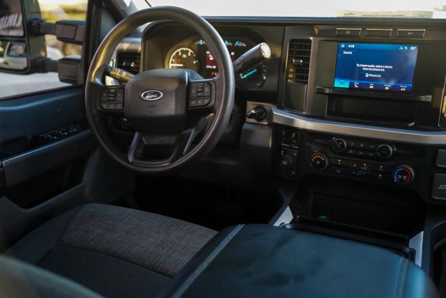 
								2024 Ford F350 Super Duty Crew Cab XLT Pickup 4D 8 ft full									